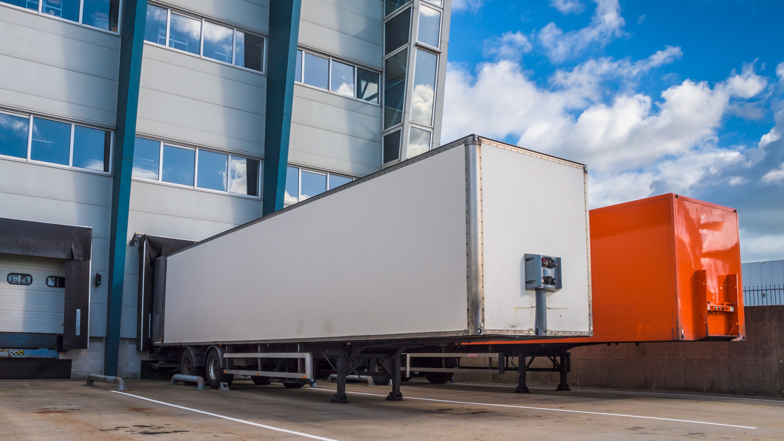 Line of Credit vs. Freight Factoring: The Best Option for Your Business