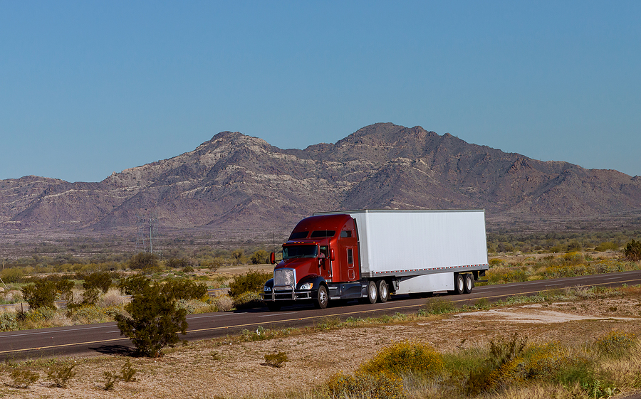 Tarjetas de combustible con descuento frente a tarjetas de crédito: Qué es mejor para el sector del transporte por carretera
